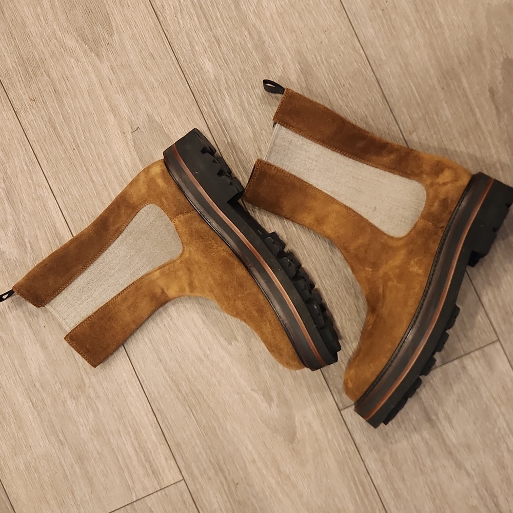 La Canadienne Suede Chelsea Ankle Boots Sz39